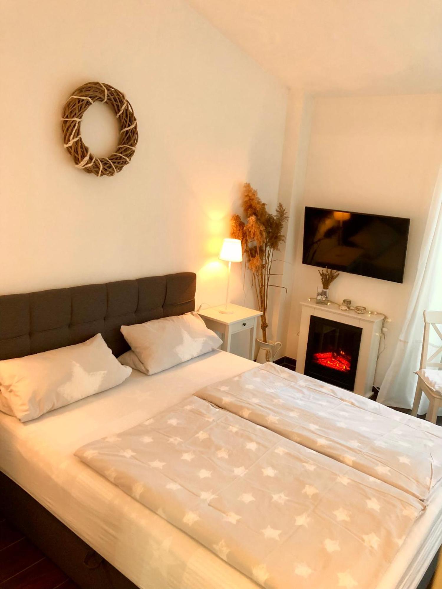 Apartment Tinyhouse Mit Pool, Outdoor Whirlpool Und Garten Petershagen-Eggersdorf Exterior photo